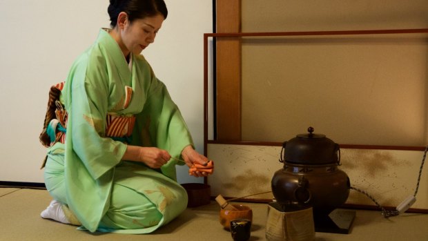 Michiko Yano, with grace and a splash of strictness, hosts tea ceremonies four times a day in the hotel.
