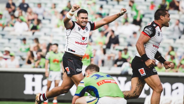 Warriors hooker Isaac Luke crossed in the 76th minute before halfback Shaun Johnson kicked two field goals in the final two minutes to steal victory.