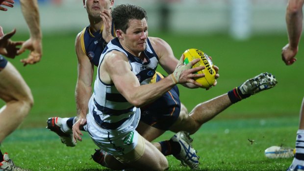Patrick Dangerfield gets another tough possession.