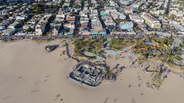 A barbecue at Los Angeles' famous Venice Beach is one of the Airbnb experiences on offer.