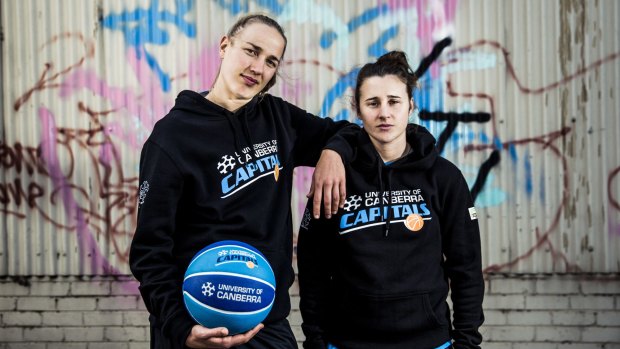 Mikaela Ruef and Lauren Mansfield have signed with the Canberra Capitals.