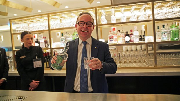 Qantas chief executive Alan Joyce serves Green Ant gin, made in the Northern Territory, at the launch of the airline's first London lounge.