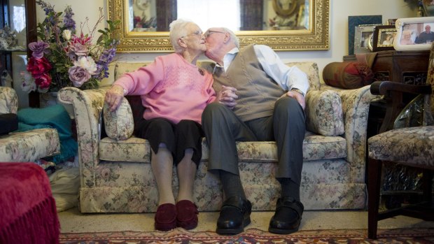 Doreen and Sam Flanigan share a tender 70th wedding anniversary moment. 