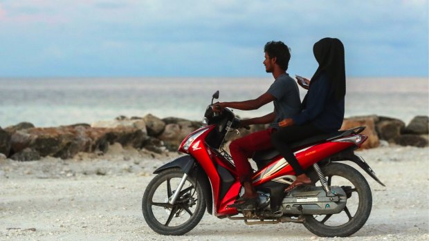 Locals on Ukulhas Island. 