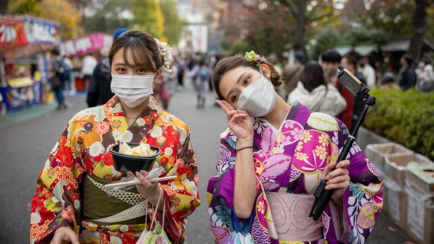 Japanese women wearing masks in Toyko.