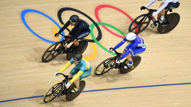 Ahead of the pack: Anna Meares in action in Rio.
