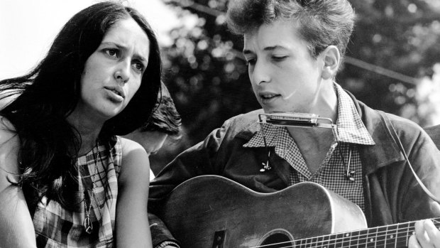 Joan Baez and Bob Dylan during a civil rights march in Washington DC, August 1963.