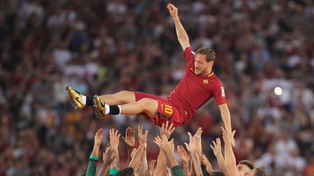 Roma players hold up Francesco Totti after his last match.