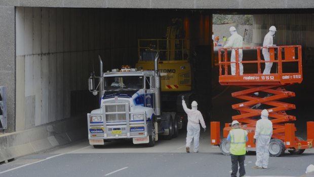 The low loader and excavator are driven out of the Acton tunnel
on Parkes Way.