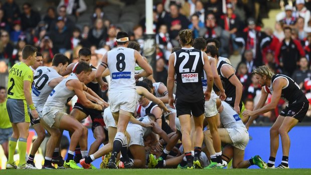 A melee erupted during the St Kilda-Carlton match.