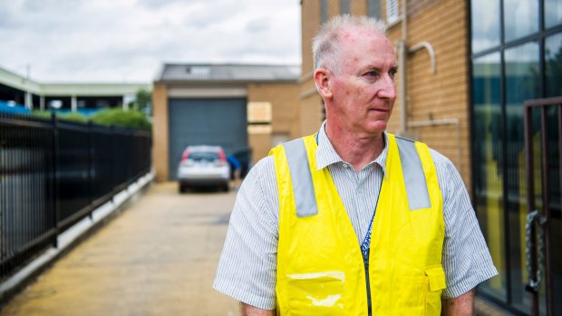 ACT work safety commissioner Mark McCabe has assumed the powers to cancel the licences of any asbestos contractor who breaches safety conditions.