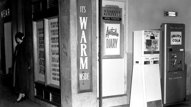 The Wynyard Newsreel theatrette advises passers by that "It's warm inside" in 1957. 