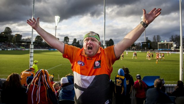 The Giants will play under lights at Manuka Oval in 2017.