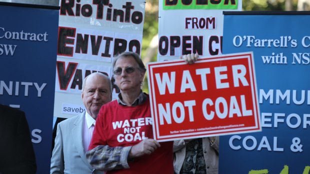 Alan Jones joins protesters against the Rio Tinto mine.