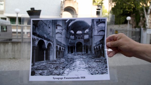 A photograph showing the burned interior of Synagogue Fasanenstrasse.