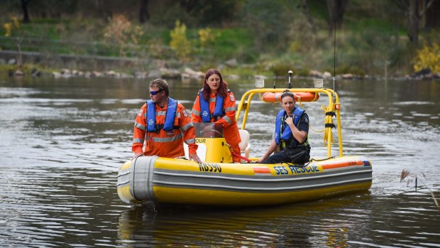 Police and SES search the banks of Lake Benalla for the missing mother and daughter.