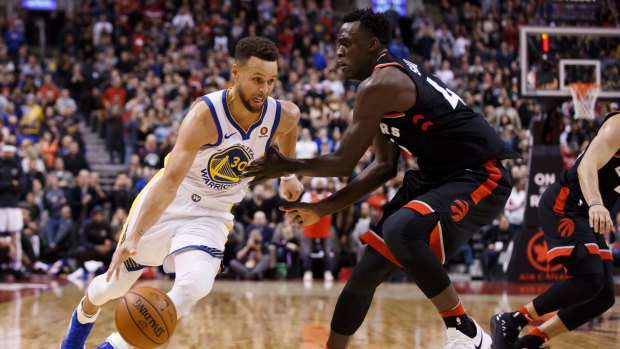 Stephen Curry drives to the basket against Toronto Raptors forward Pascal Siakam.