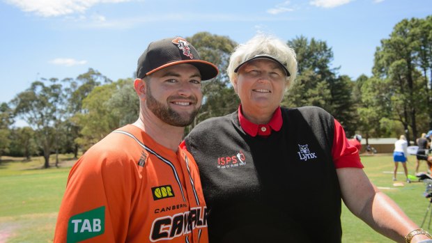 Canberra Cavalry's Casey McElroy meets golfing royalty in Laura Davies. 