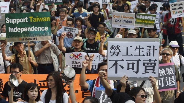 Protesters in Taipei rally against the meeting of Taiwan and China's Presidents on Saturday.