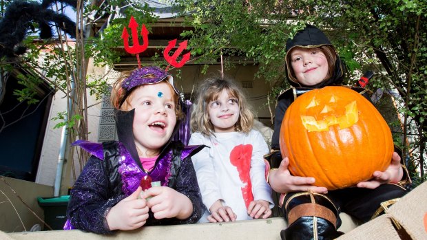 Jessica Moar, Amber Swan and Emelia Moar get ready for pumpkin carving fun. 