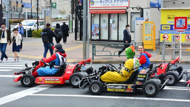 Street kart tour, Mario kart tour.