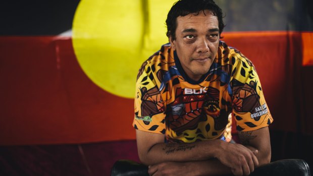 Indigenous activist Rodney Kelly hopes to travel to Britain to negotiate the return of Gweagal tribe artefacts which were taken during Captain Cook's first encounter. 
