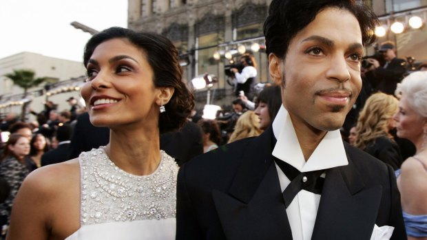 Prince arrives with his then wife Manuela Testolini for the 2005 Academy Awards in Los Angeles. 