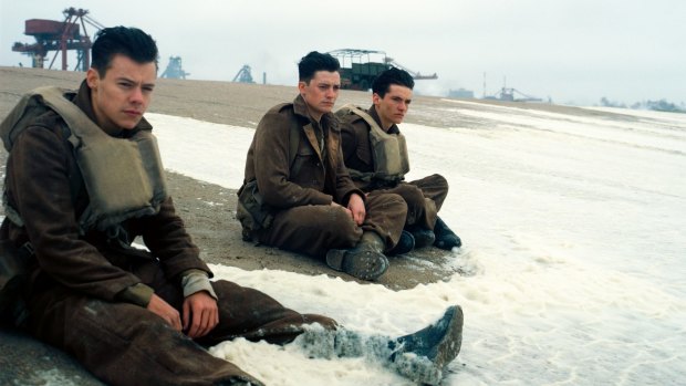 (From left) Harry Styles, Aneurin Barnard and Fionn Whitehead as young soldiers on the beaches of Dunkirk.