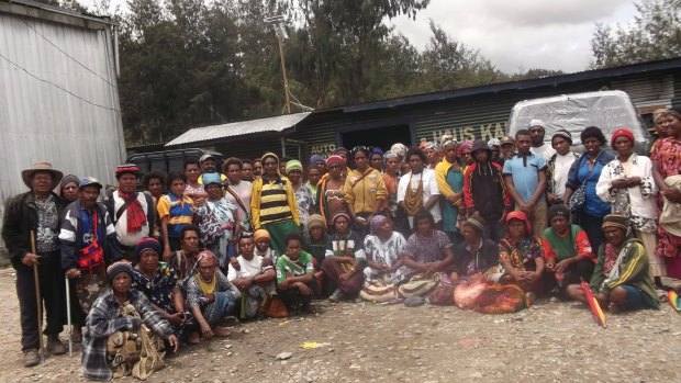 A group photo of Porgera community women and men who say they were raped or 
violently abused at the gold mine owned by Barrick Gold Corporation. 