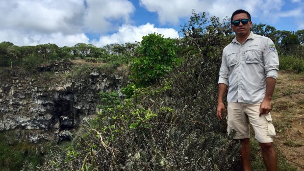 Trekking the highlands of Santa Cruz with guide Jacinto.