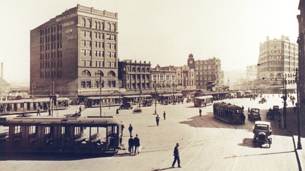 Trams in Railway Square, looking down George Street in 1920.