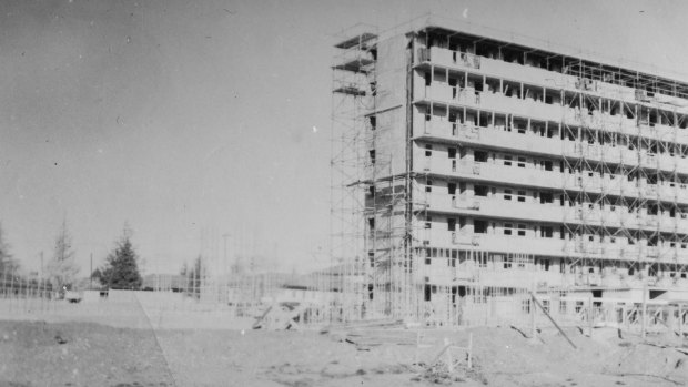Canberra's Currong Flats during construction