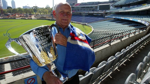 Charlie Sutton in 2004 with the 1954 premiership cup.