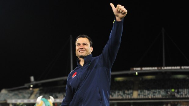 David Shillington gives the thumbs up to some of his ex-teammates.