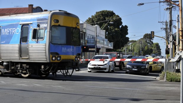 The Murrumbeena Road level crossing is notorious for creating long traffic jams. 