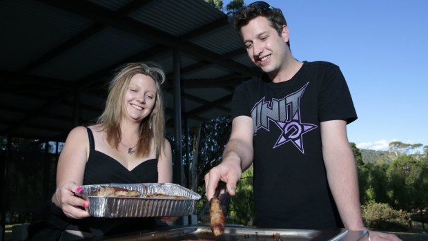 Rebecca Hartas and Stephen Holland, of Macarthur, enjoy a Christmas BBQ at Weston Park in Yarralumla.