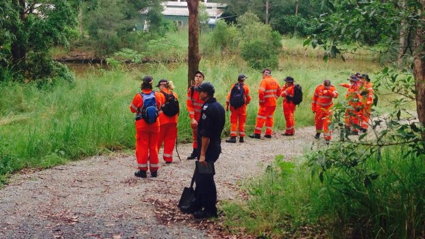 SES volunteers search the Gold Coast hinterland property for the remains of missing mother Novy Chardon. 