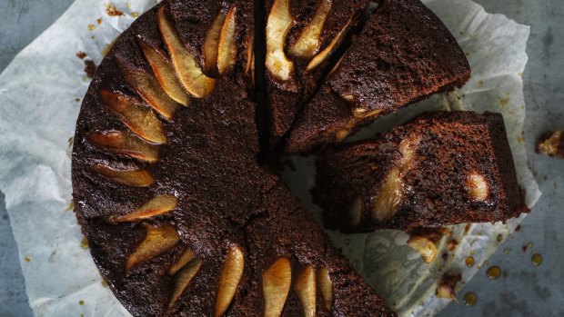 Pear cake with rye and ginger.