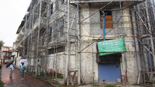 A derelict building in Casco Viejo.