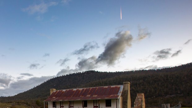 Photographer Ari Rex snapped this meteor hurtling past Earth while taking pictures in Namadgi National Park.