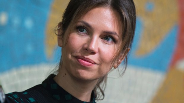 Dasha Zhukova is the independently wealthy daughter of a Russian oil magnate and may not have any desire to pursue her husband for money.