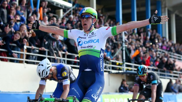 Mathew Hayman wins the 'Hell of the North' for Orica-GreenEDGE - without a cast.