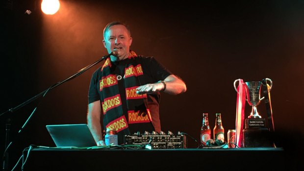 Labor MP Anthony Albanese showed off some impressive DJ skills during his Melbourne gig.