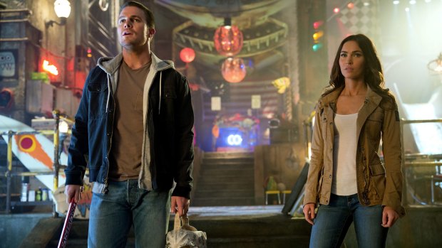 Amell as Casey Jones and Megan Fox as April O'Neil in Teenage Mutant Ninja Turtles: Out of the Shadows.