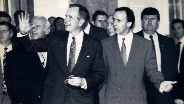 Prime minister Paul Keating escorts United States president George Bush into Parliament House in 1992.