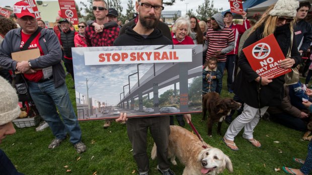 Hundreds of protesters called on the government to commit to building an underground tunnel, rather than elevated rail.