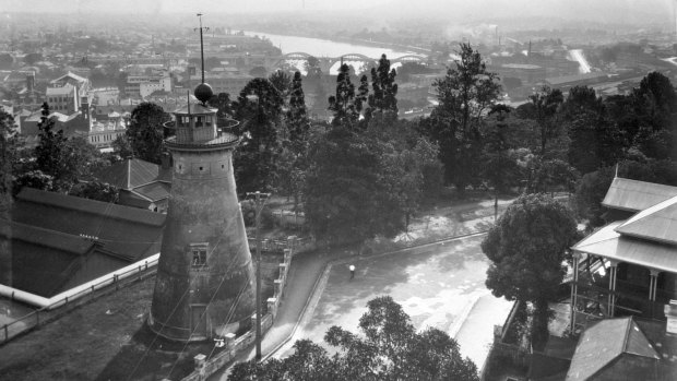 The Spring Hill windmill, photographed in 1933, with clear views of the Brisbane River.