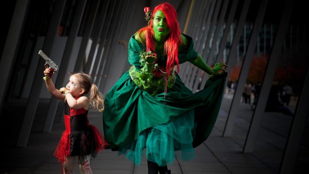 Llana Turnbull as Poison Ivy and her daughter Amity Codey, 3, as Harley Quinn at Oz Comic-Con.