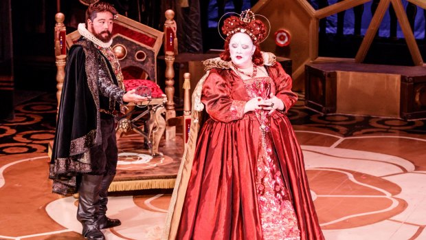 Melbourne Opera's Roberto Devereux featuring Elizabeth 1 (Helena Dix) and Roberto Devereux (Henry Choo).
