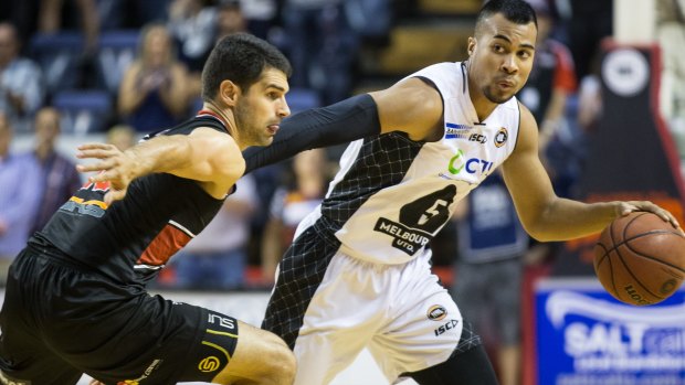Melbourne United's Stephen Holt dribbles past the defence of Illawarra's Kevin Lisch on Thursday night.